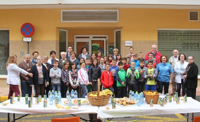 Escolares comparten experiencias con enfermos de alzheimer para conocer la enfermedad - 2, Foto 2