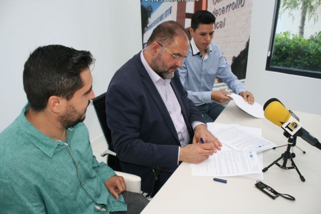 El Ayuntamiento suscribe el octavo contrato con empresarios emprendedores para que se instalen en las dependencias del nuevo Vivero de Empresas, Foto 1