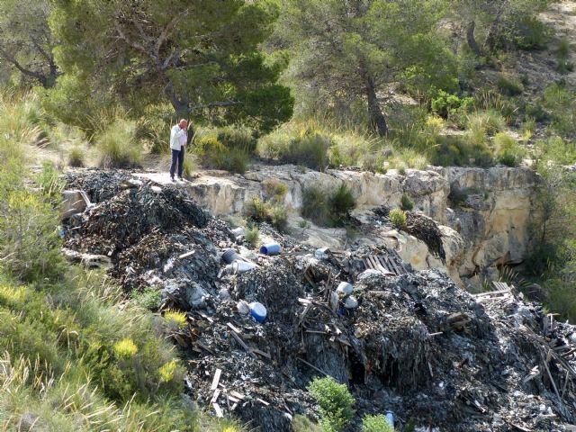 IU-V denuncia un vertedero de desechos de curtidos en un paraje de la diputación de Torrealvilla - 2, Foto 2