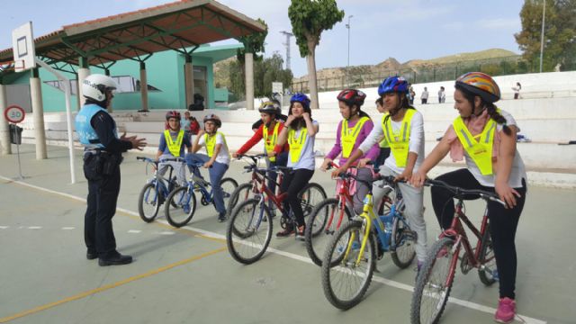Los niños de Puerto Lumbreras aprenden normas de circulación para prevenir accidentes - 1, Foto 1