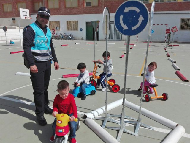 Los niños de Puerto Lumbreras aprenden normas de circulación para prevenir accidentes - 2, Foto 2