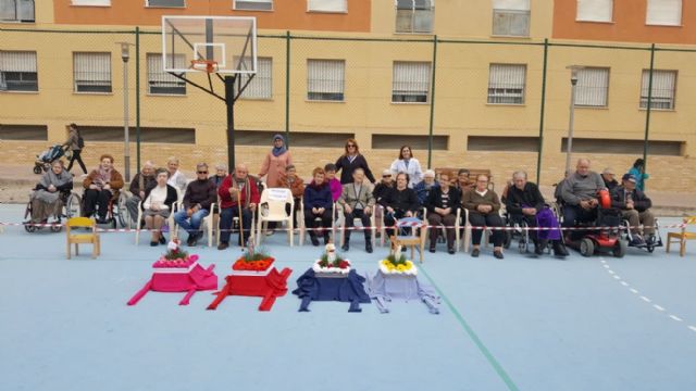 Los mayores celebran la llegada de la primavera y la fiesta de Los Mayos, Foto 3