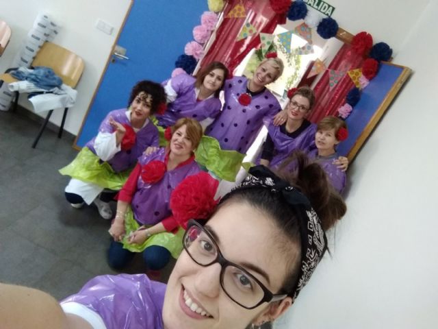 Los mayores celebran la llegada de la primavera y la fiesta de Los Mayos, Foto 5