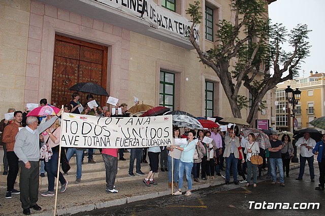 Concentración contra el trazado del Ave (09/05/2018), Foto 2