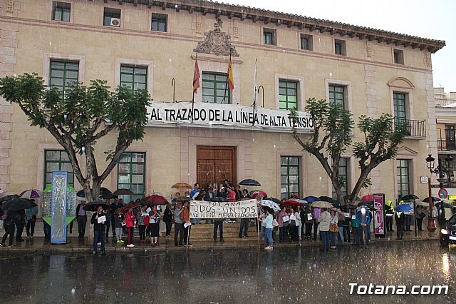 Concentración contra el trazado del Ave (09/05/2018), Foto 1