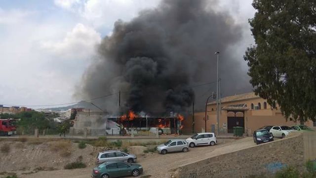 El PSOE exige explicaciones al PP por el incendio de un autobús urbano en Lorca - 1, Foto 1
