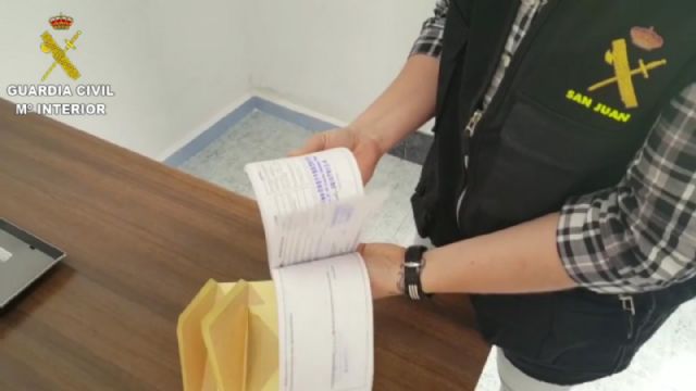 La Guardia Civil desmantela una red de falsificación de recetas y tráfico de drogas deteniendo a 10 personas en Alicante y Murcia - 1, Foto 1