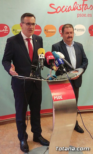 Rueda de prensa del PSOE sobre el trazado del AVE y la línea de alta tensión, Foto 1