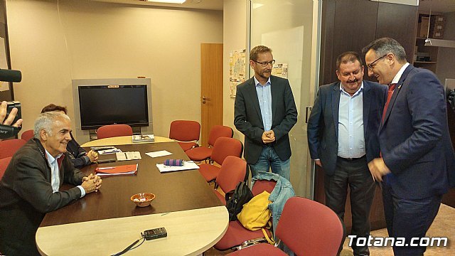 Rueda de prensa del PSOE sobre el trazado del AVE y la línea de alta tensión, Foto 2