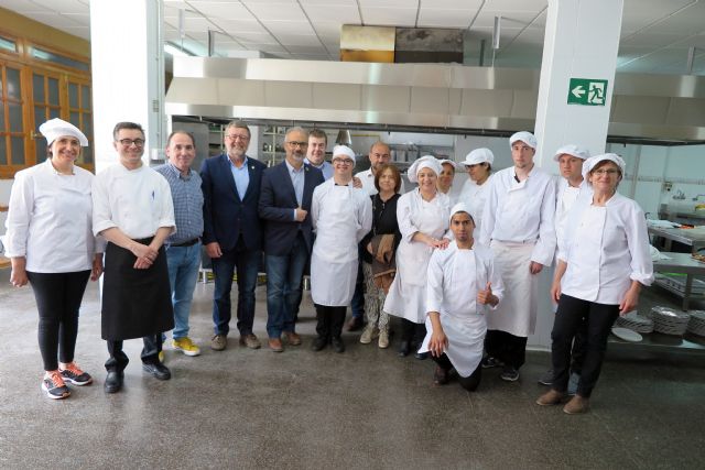 Los alumnos de Hostelería realizan una demostración de las instalaciones de la Escuela de Hostelería de Aspromur - 1, Foto 1