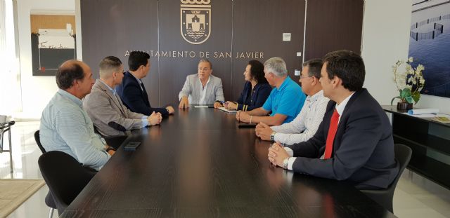 Comunidad y Ayuntamiento impulsan medidas de transporte que fomenten la actividad turística y la conectividad de San Javier - 1, Foto 1