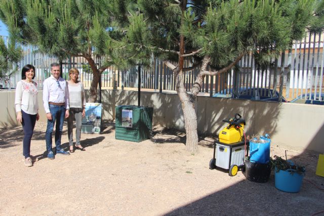 San Pedro del PinatarMedio Ambiente instala compostadores en huertos escolares y urbanos para convertir los residuos en abono natural - 3, Foto 3