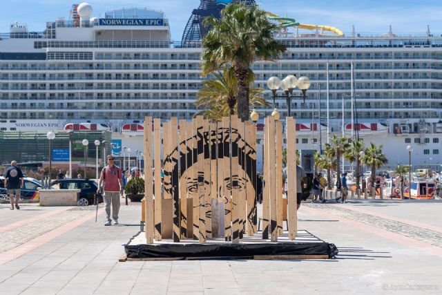 El festival Mucho Más Mayo llena el centro de la ciudad con instalaciones bajo el lema ´El rostro del otro. Arte y hospitalidad´ - 1, Foto 1