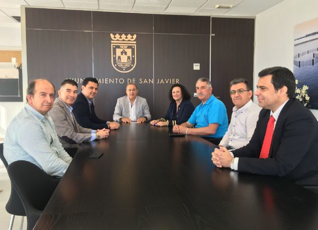 Comunidad, Ayuntamiento y taxistas de San Javier trabajan en la potenciación del sector del taxi en el municipio - 1, Foto 1