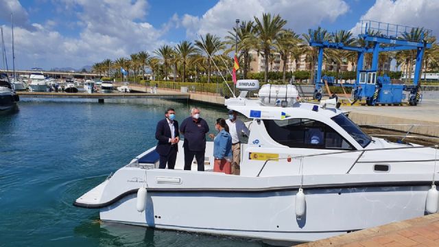 La Comunidad presenta una nueva embarcación para mejorar la protección de las reservas marinas de la Región de Murcia - 1, Foto 1