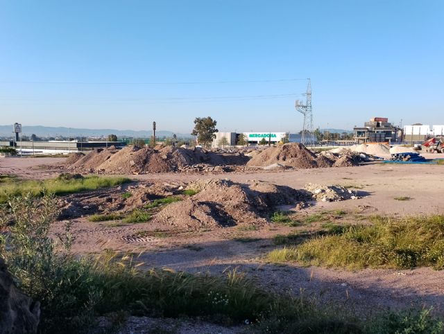 IU-Verdes Lorca exige alejar un depósito de inertes de una zona residencial de La Viña - 1, Foto 1