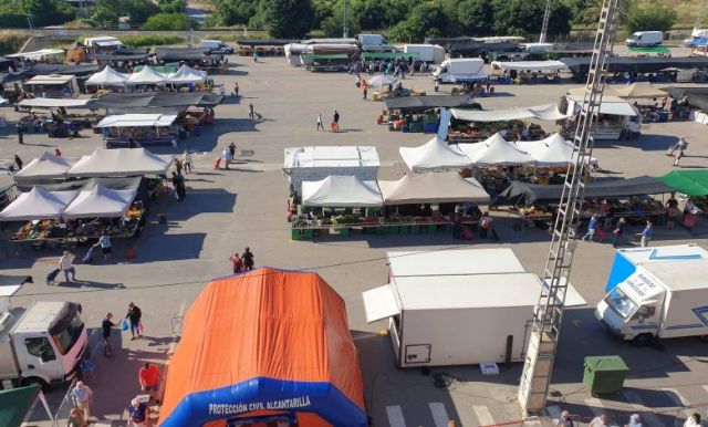 El mercadillo semanal desaparece durante las dos semanas de las Fiestas de Mayo - 2, Foto 2