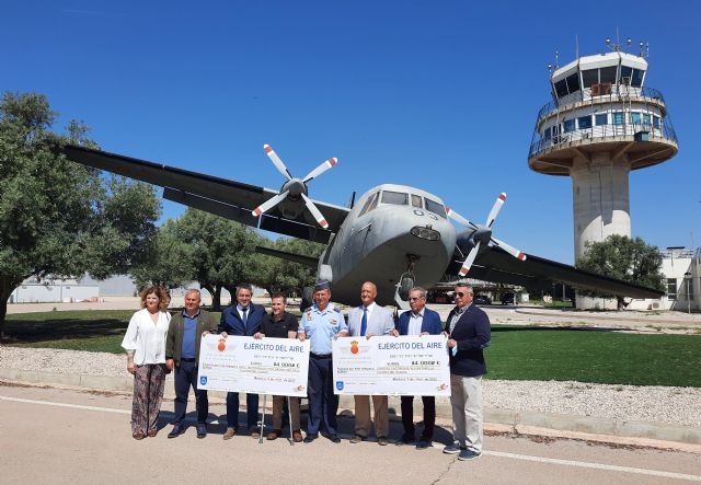 AMDEM y Cáritas Castrense reciben los 8.000 euros recaudados en la Carrera Popular de la Base Aérea - 1, Foto 1
