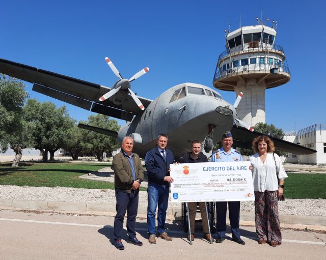 AMDEM y Cáritas Castrense reciben los 8.000 euros recaudados en la Carrera Popular de la Base Aérea - 2, Foto 2