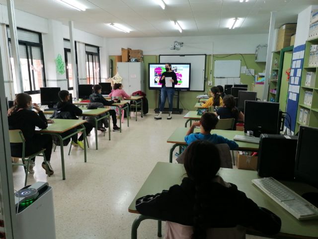 La Concejalía de Educación continúa trabajando en el Programa Municipal de Prevención de Absentismo Escolar impartiendo charlas y talleres en los centros escolares - 1, Foto 1