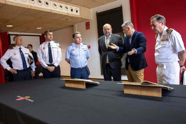 El Archivo Regional recibe tres manuscritos antiguos recuperados por la Policía Nacional - 1, Foto 1