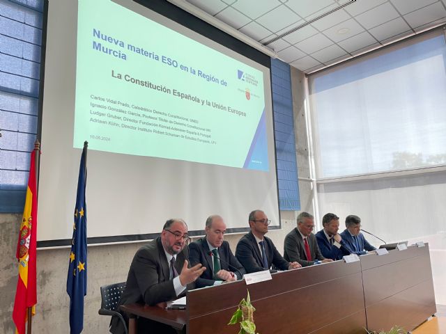 Avanzan en los contenidos de la asignatura ´La Constitución Española y la UE´ - 2, Foto 2