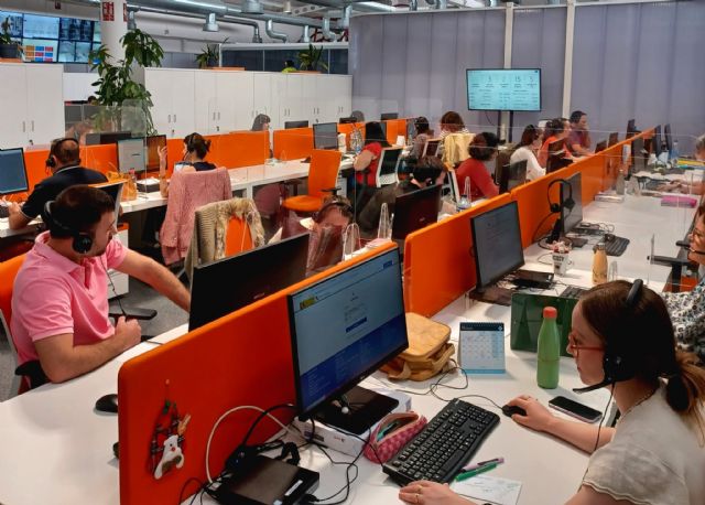 Una docena de técnicos y especialistas de la Agencia Tributaria de la Región de Murcia refuerzan la atención ciudadana en la campaña de la Renta - 1, Foto 1