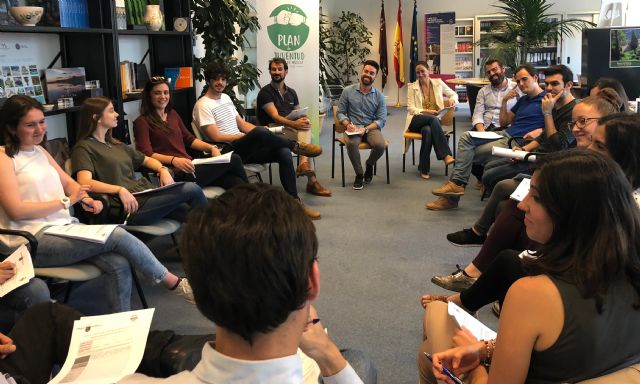 Los jóvenes que participan en programas europeos aportan sus propuestas al Plan de Juventud de la Región - 1, Foto 1