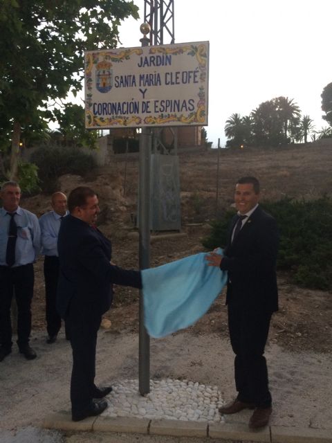 Opened the new "Garden Santa Mara Cleof and Coronacin de Espinas", which gives its name to the park located next to the house-headquarters of this brotherhood of Holy Week, Foto 3
