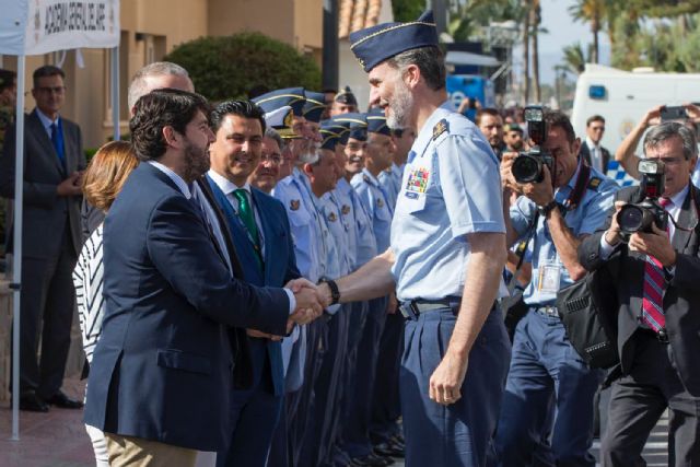 El presidente de la Comunidad asiste al festival aéreo organizado por la Academia General del Aire - 1, Foto 1