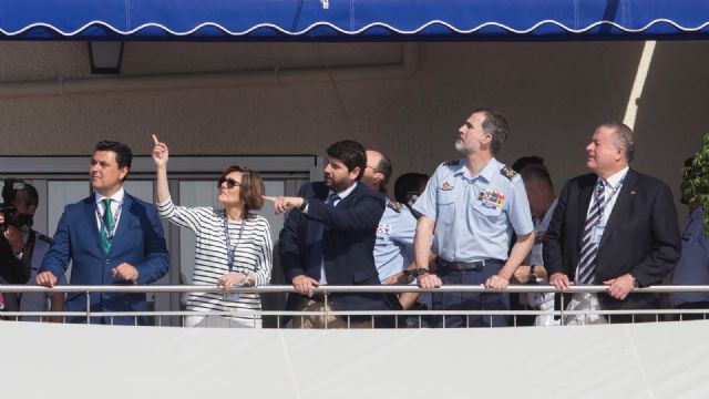 El presidente de la Comunidad asiste al festival aéreo organizado por la Academia General del Aire - 2, Foto 2