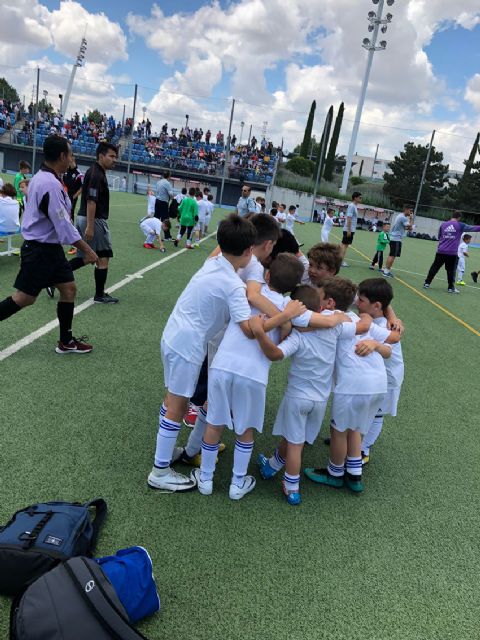 Unos 40 lumbrerenses participan en el torneo final de las Escuelas Deportivas del Real Madrid - 1, Foto 1