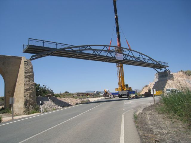Turismo instala una nueva pasarela en la Vía Verde del Campo de Cartagena para mejorar la seguridad de viandantes y ciclistas - 1, Foto 1