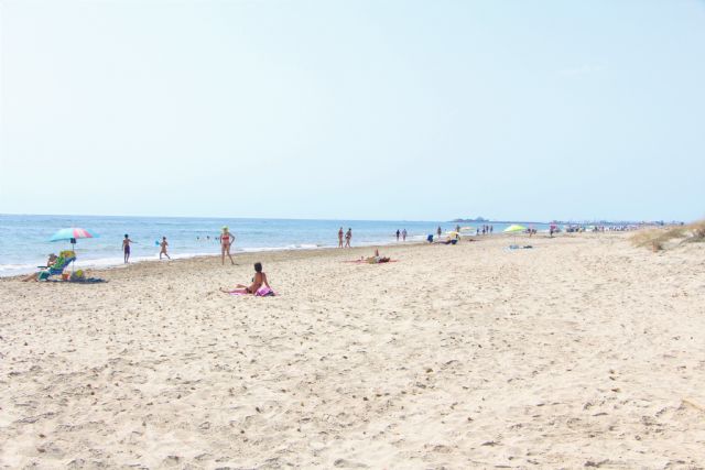 La bandera azul ondeará este verano en la playa de El Mojón, el Puerto Deportivo Marina de las Salinas y el Centro de Visitantes Las Salinas - 1, Foto 1