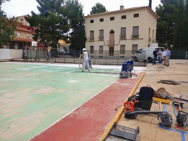 El Ayuntamiento de Caravaca concluye las obras de la pista del colegio de Barranda y comienza la reforma de la pista y patio en el Cervantes - 5, Foto 5