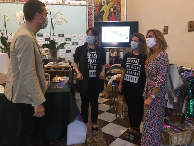 Moda solidaria en Santa Eulalia para ayudar a las familias afectadas por el coronavirus - 1, Foto 1