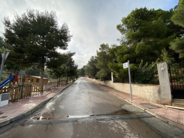 Se acuerda la urgente ejecución de las obras de renovación de la tubería principal de agua potable en la calle Badajoz de la urbanización “La Charca”, Foto 3