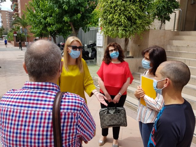 Ayuntamiento y comunidad educativa consiguen que no se cierren aulas de infantil de tres años en Alhama, Foto 1