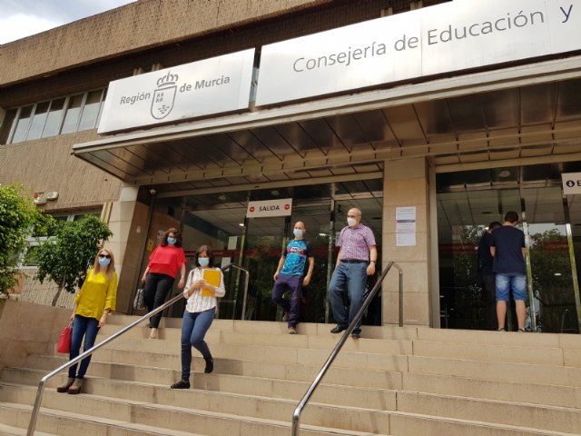 Ayuntamiento y comunidad educativa consiguen que no se cierren aulas de infantil de tres años en Alhama, Foto 2