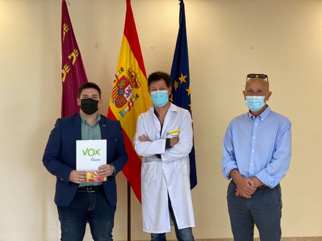 VOX Cieza se reúne con el director del hospital de la Vega Lorenzo Guirao tras aprobarse su moción - 1, Foto 1