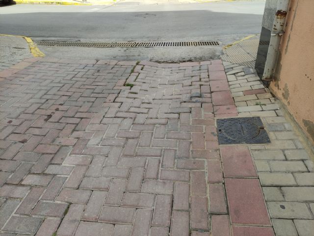 IU VERDES demanda actuaciones urgentes en las zonas deterioradas de las calles con adoquines - 1, Foto 1