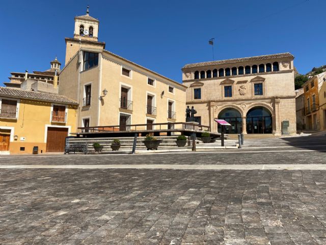 El Ayuntamiento realiza mejoras en la Plaza de Arriba y en la Universidad Popular - 1, Foto 1