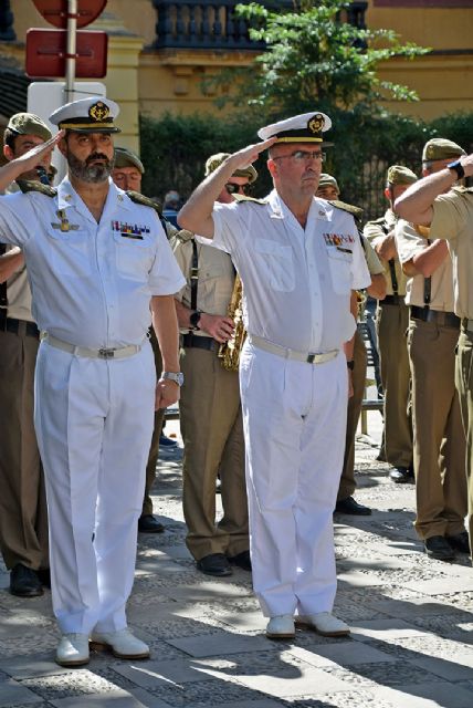 El capitán de Artillería Luis Daoiz y Torre homenajeado ante su monumento en Sevilla con un izado de Bandera - 3, Foto 3