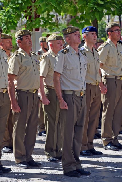 El capitán de Artillería Luis Daoiz y Torre homenajeado ante su monumento en Sevilla con un izado de Bandera - 5, Foto 5
