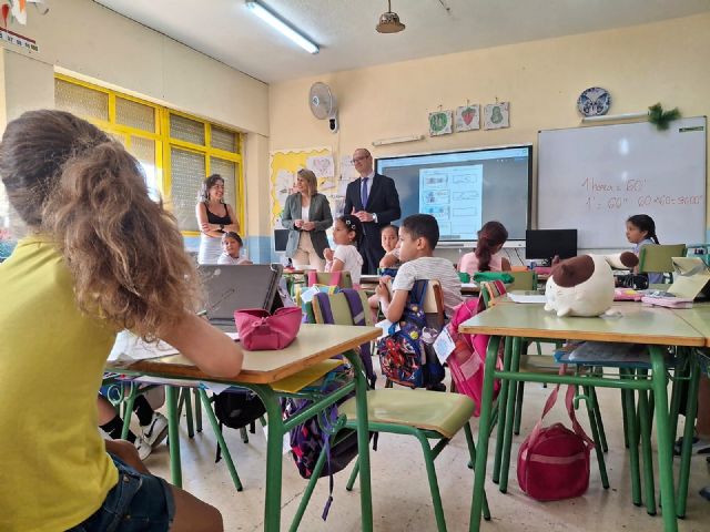 El Gobierno regional destina m�s de seis millones al cambio de cubiertas e instalaci�n de placas solares en 11 centros educativos, Foto 2