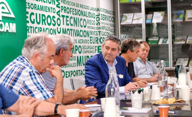 El Gobierno regional refuerza su apoyo al cooperativismo y al seguro agrario en su primer encuentro con Fecoam