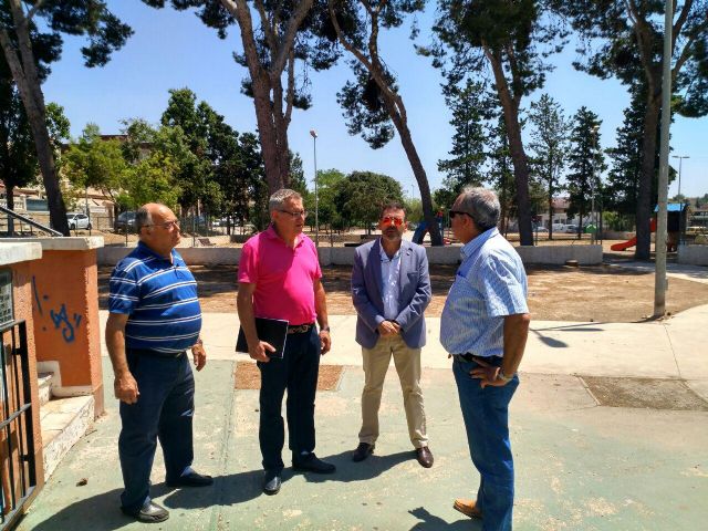Desarrollo Sostenible entrega a la Junta Vecinal de Los Dolores el proyecto de actuacion ideado para la Plaza Angel Valverde - 1, Foto 1