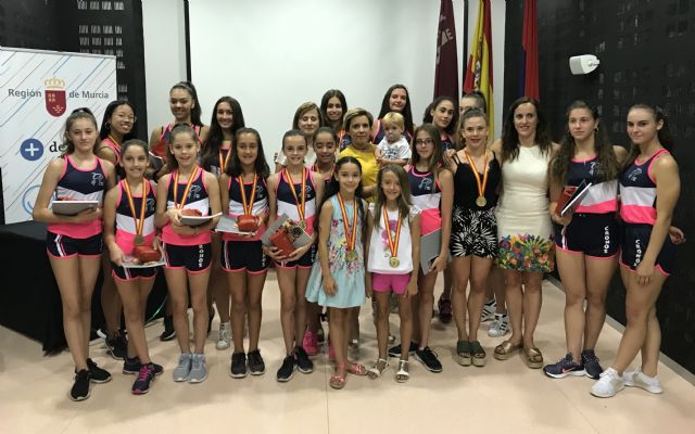 La consejera Adela Martínez-Cachá felicita a las gimnastas del club Rítmica Santomera y del Cronos JM Puente Tocinos - 1, Foto 1