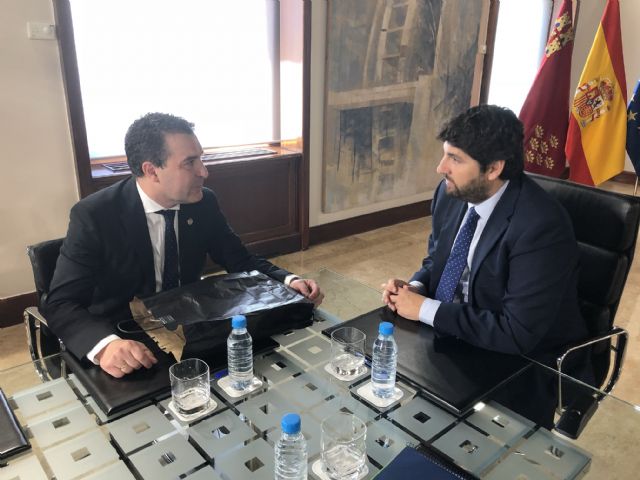 López Miras se reúne con el presidente de  la Federación de Moros y Cristianos de Murcia - 1, Foto 1