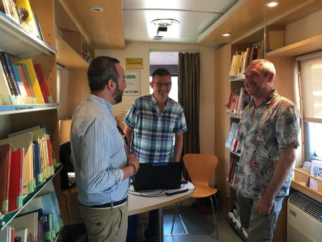 El Bibliobús ofrecerá su servicio de préstamo de libros en la playa Barnuevo todos los martes de julio y agosto - 2, Foto 2